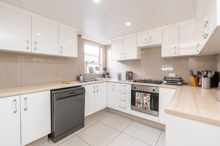 3 Bedroom Property for Sale in Bothasig Western Cape